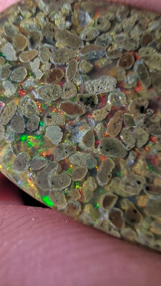 Diving Deep Into Opal Formation Processes: Early Study of Unique Silica Deposition in Pebble-Clast Conglomeration